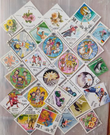 100 Odd shape Used stamps