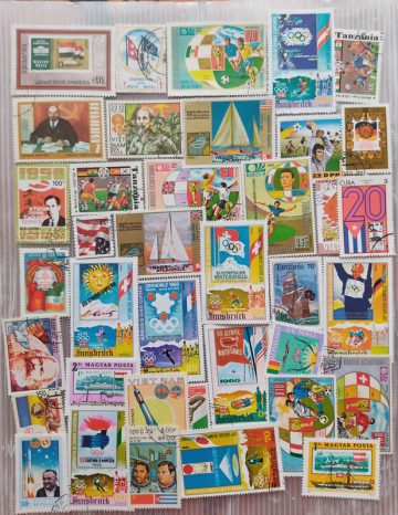 200 Flags Used Stamps