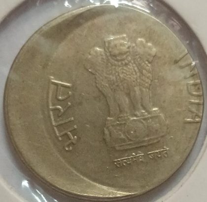 5 RUPEES 2016 HYDERABAD MINT OFF CENTRE ERROR COIN UNC - Image 2