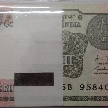 1 Rupee Bundle notes  Finance Secretary RAJIV MEHRISHI Inset L 2015 UNC (100 Notes)401
