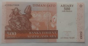 MADAGASCAR Currency 500 Ariary 2004 (UNC)
