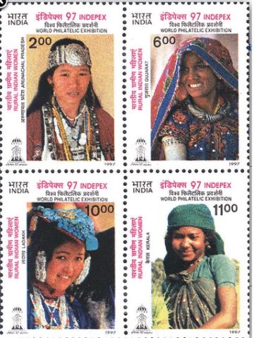 Costumes (Hinged Se-Tenant)