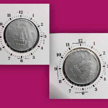 1 RUPEE-2002 HYDERABAD MINT  2'O CLOCK  ROTATION ERROR COIN  USED