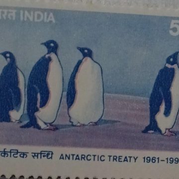 30th Anniversary of Antarctic Treaty:Emperor Penguins Rs.5_Cut Setenant